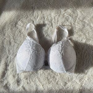 La Vie en Rose White Lace Front-Clasp Bra – 34D | Romantic Delicate |